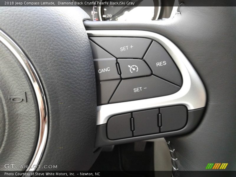 Diamond Black Crystal Pearl / Black/Ski Gray 2018 Jeep Compass Latitude