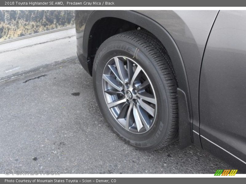 Predawn Gray Mica / Black 2018 Toyota Highlander SE AWD