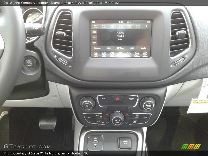 Diamond Black Crystal Pearl / Black/Ski Gray 2018 Jeep Compass Latitude