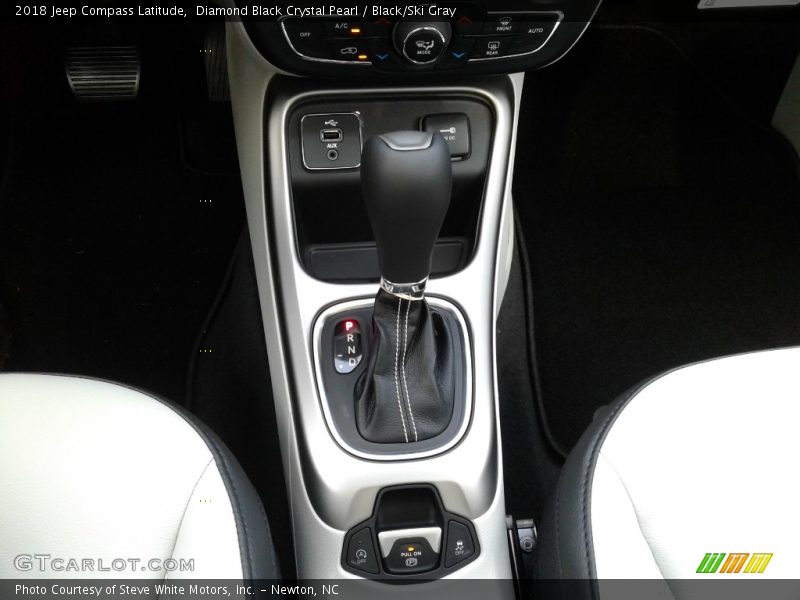 Diamond Black Crystal Pearl / Black/Ski Gray 2018 Jeep Compass Latitude