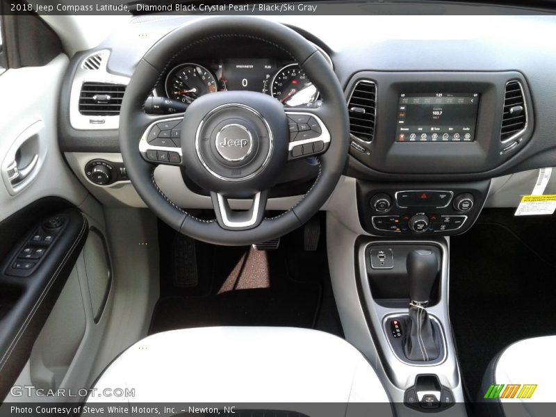Diamond Black Crystal Pearl / Black/Ski Gray 2018 Jeep Compass Latitude