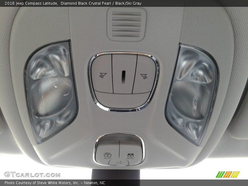 Diamond Black Crystal Pearl / Black/Ski Gray 2018 Jeep Compass Latitude