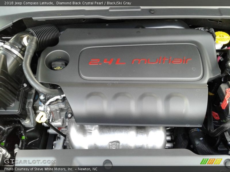 Diamond Black Crystal Pearl / Black/Ski Gray 2018 Jeep Compass Latitude
