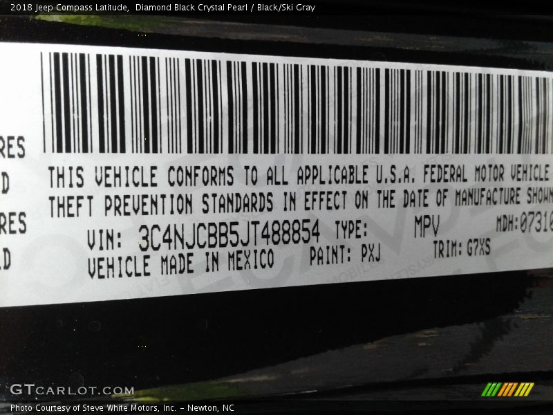 Diamond Black Crystal Pearl / Black/Ski Gray 2018 Jeep Compass Latitude