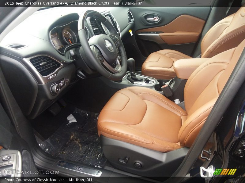 Diamond Black Crystal Pearl / Black/Tan 2019 Jeep Cherokee Overland 4x4
