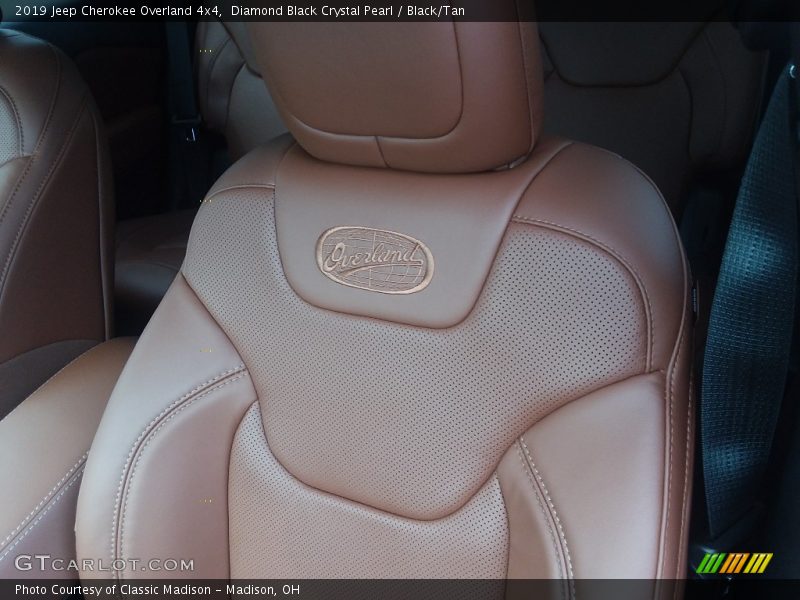 Diamond Black Crystal Pearl / Black/Tan 2019 Jeep Cherokee Overland 4x4