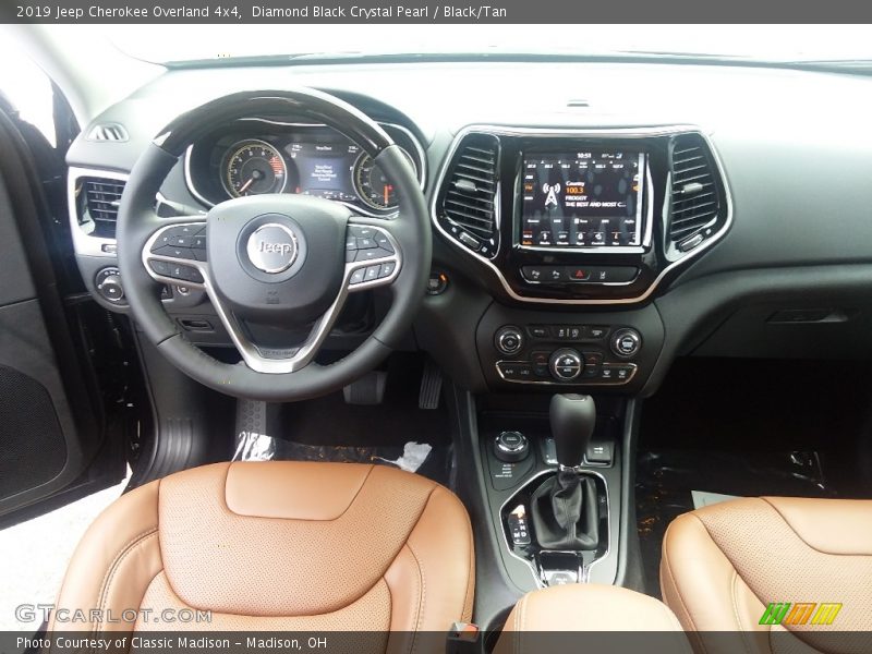 Diamond Black Crystal Pearl / Black/Tan 2019 Jeep Cherokee Overland 4x4