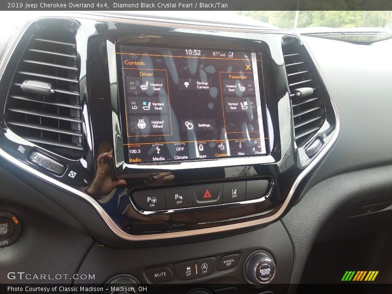Diamond Black Crystal Pearl / Black/Tan 2019 Jeep Cherokee Overland 4x4