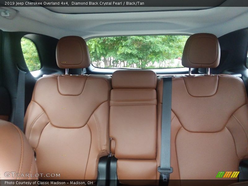 Diamond Black Crystal Pearl / Black/Tan 2019 Jeep Cherokee Overland 4x4