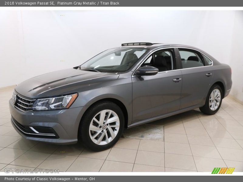 Platinum Gray Metallic / Titan Black 2018 Volkswagen Passat SE