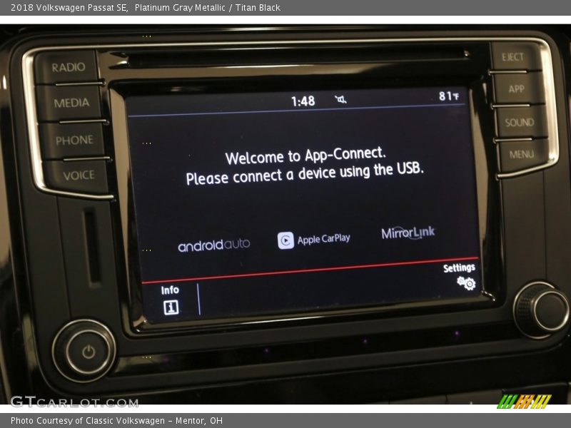 Platinum Gray Metallic / Titan Black 2018 Volkswagen Passat SE