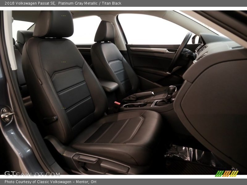 Platinum Gray Metallic / Titan Black 2018 Volkswagen Passat SE