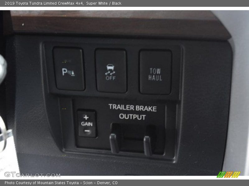 Super White / Black 2019 Toyota Tundra Limited CrewMax 4x4