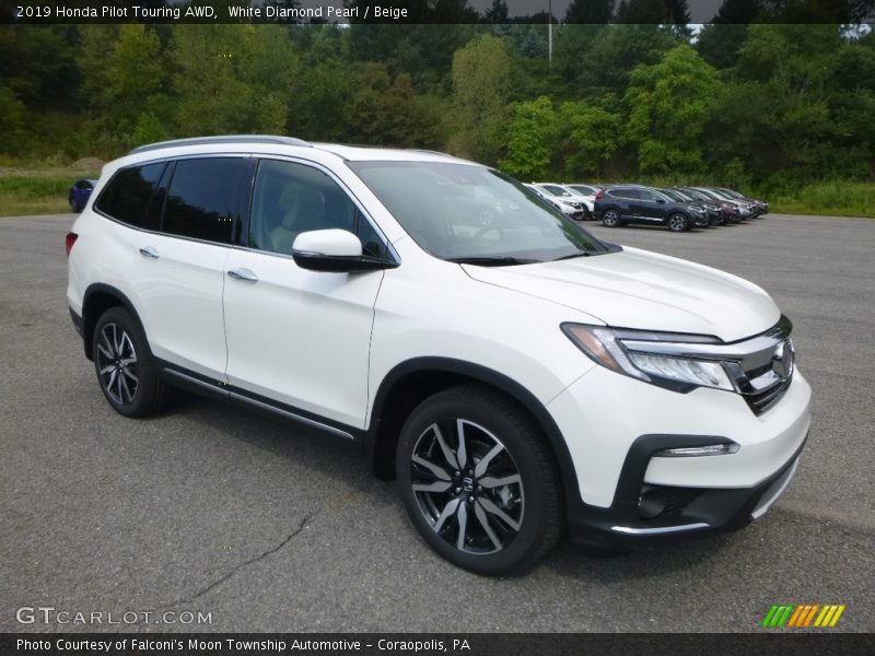 Front 3/4 View of 2019 Pilot Touring AWD