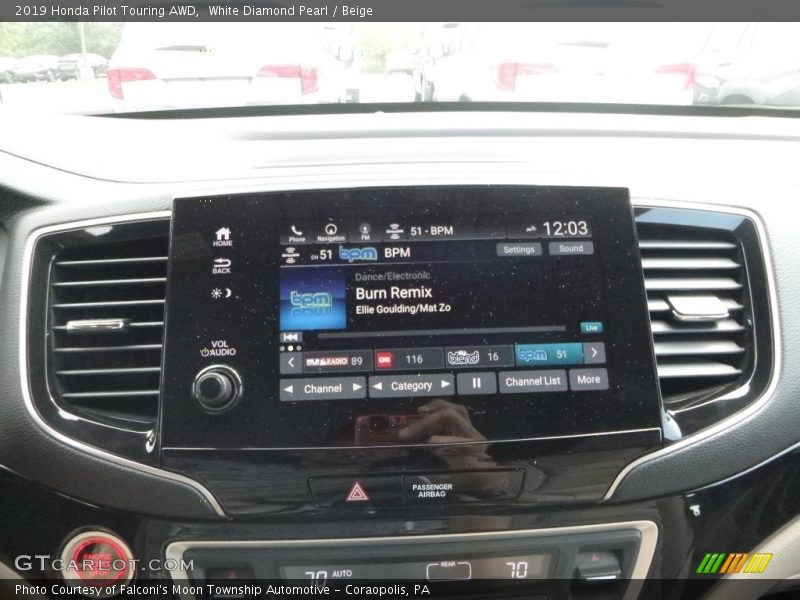 Controls of 2019 Pilot Touring AWD