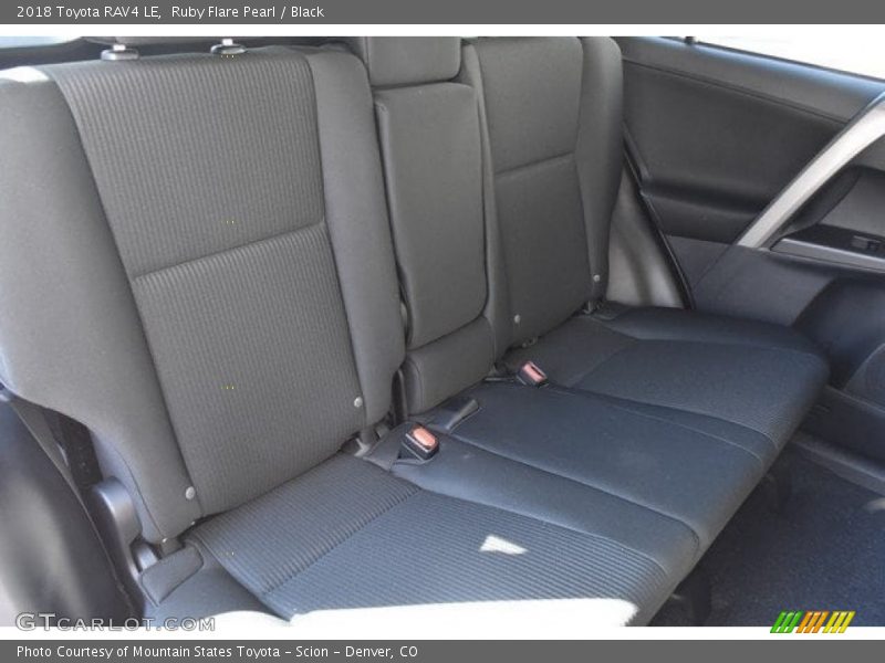 Ruby Flare Pearl / Black 2018 Toyota RAV4 LE