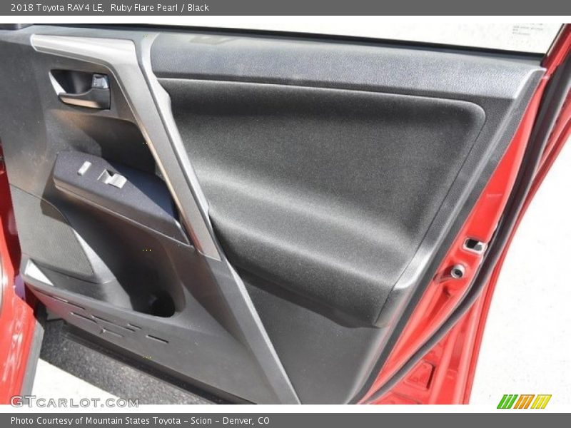 Ruby Flare Pearl / Black 2018 Toyota RAV4 LE