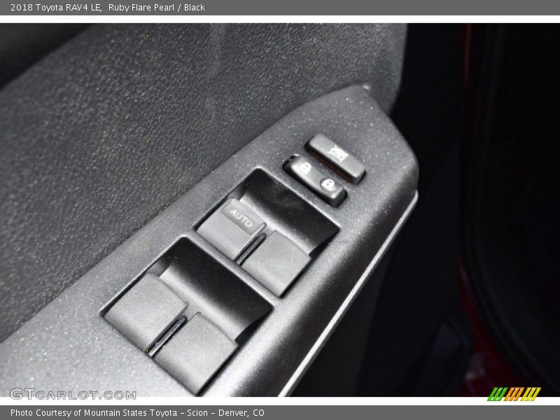 Ruby Flare Pearl / Black 2018 Toyota RAV4 LE