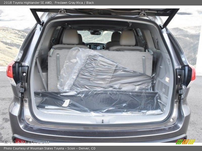 Predawn Gray Mica / Black 2018 Toyota Highlander SE AWD