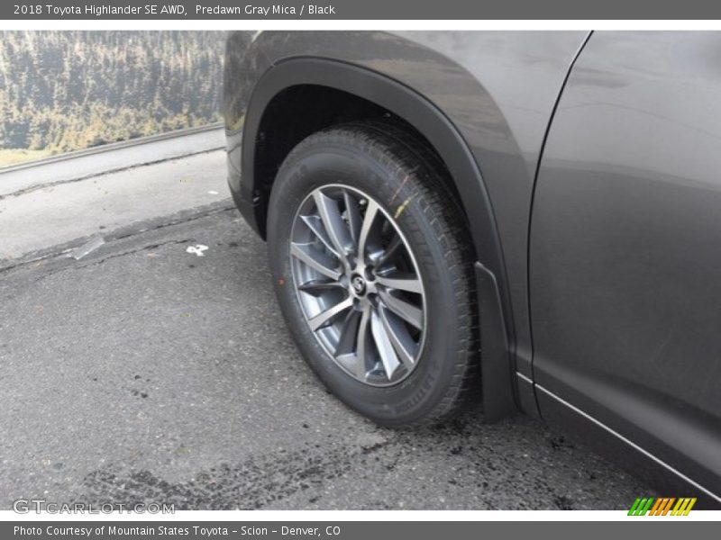Predawn Gray Mica / Black 2018 Toyota Highlander SE AWD