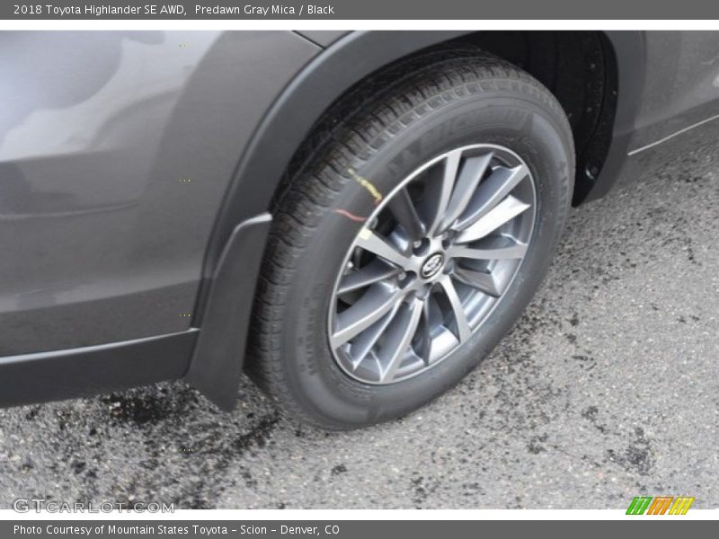 Predawn Gray Mica / Black 2018 Toyota Highlander SE AWD