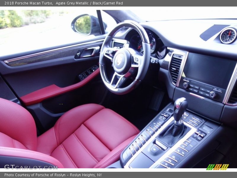 Agate Grey Metallic / Black/Garnet Red 2018 Porsche Macan Turbo