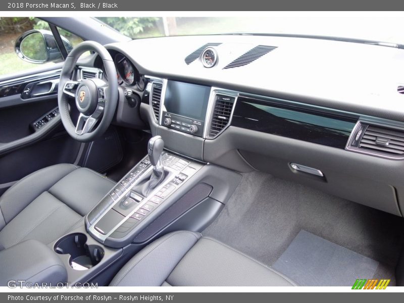 Dashboard of 2018 Macan S