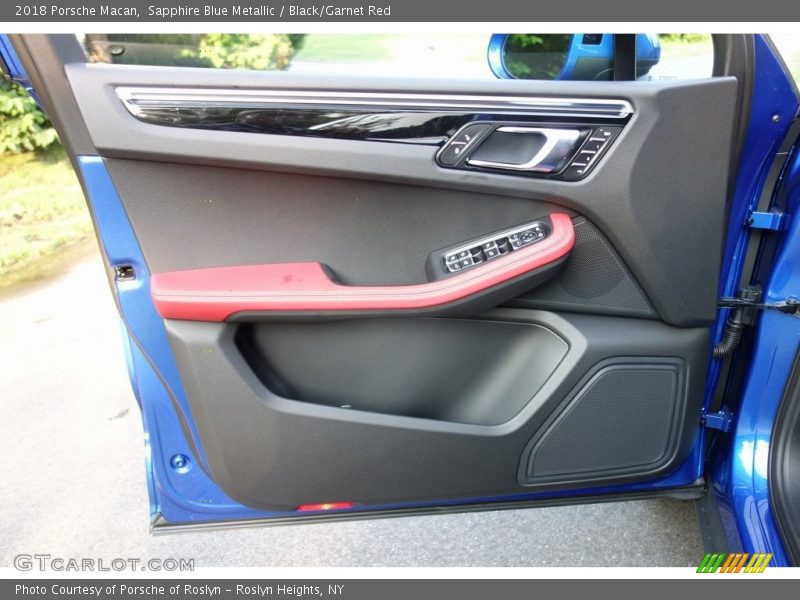 Door Panel of 2018 Macan 