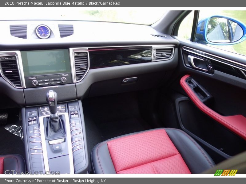 Sapphire Blue Metallic / Black/Garnet Red 2018 Porsche Macan