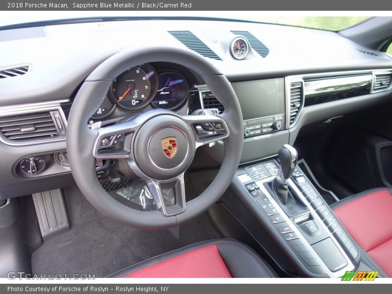 Sapphire Blue Metallic / Black/Garnet Red 2018 Porsche Macan