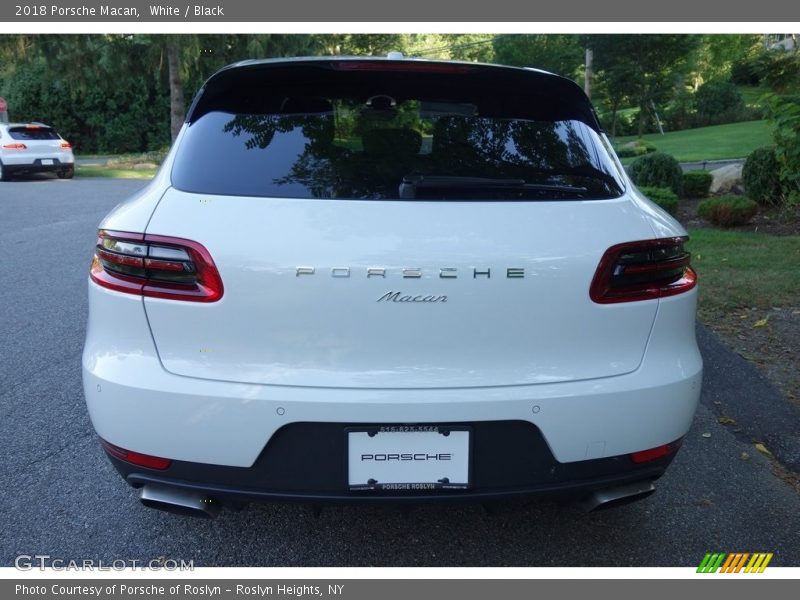 White / Black 2018 Porsche Macan