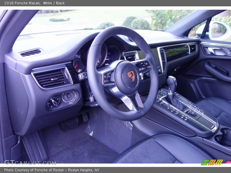 White / Black 2018 Porsche Macan