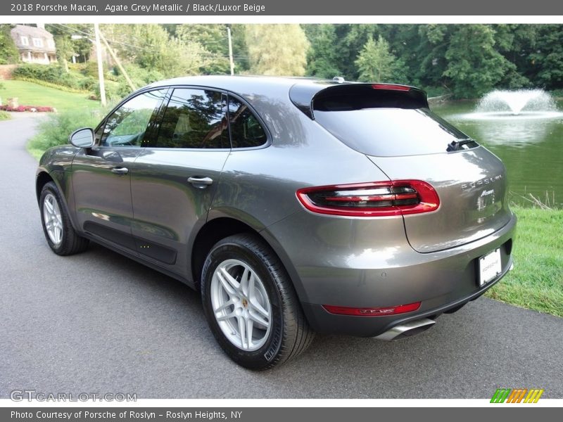 Agate Grey Metallic / Black/Luxor Beige 2018 Porsche Macan