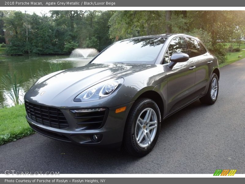 Agate Grey Metallic / Black/Luxor Beige 2018 Porsche Macan