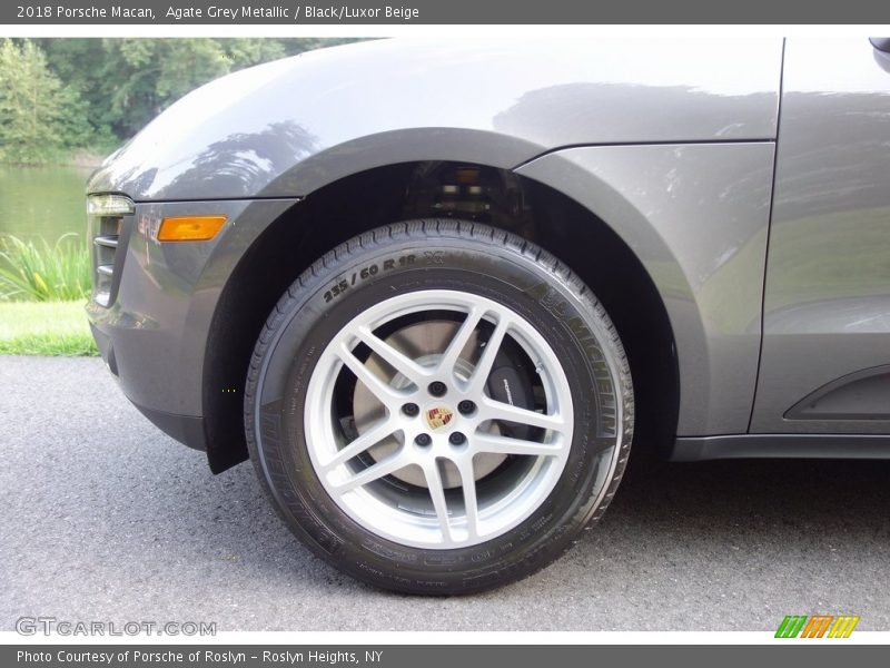 Agate Grey Metallic / Black/Luxor Beige 2018 Porsche Macan