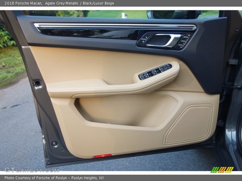 Agate Grey Metallic / Black/Luxor Beige 2018 Porsche Macan