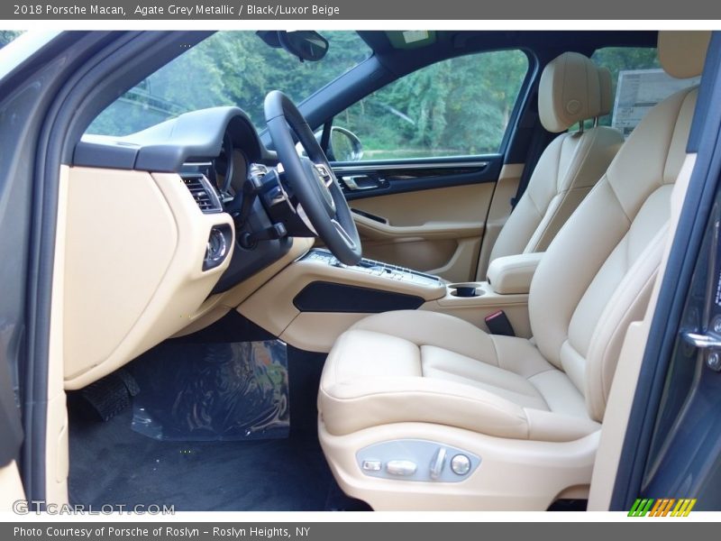 Agate Grey Metallic / Black/Luxor Beige 2018 Porsche Macan