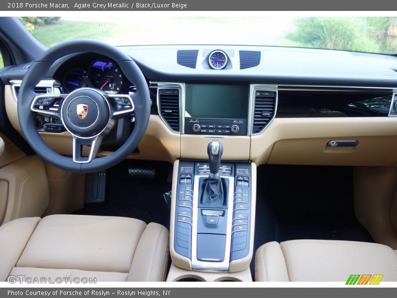 Agate Grey Metallic / Black/Luxor Beige 2018 Porsche Macan