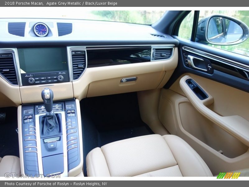 Agate Grey Metallic / Black/Luxor Beige 2018 Porsche Macan