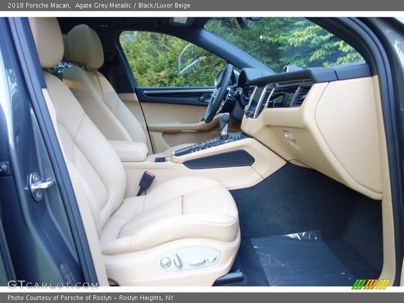 Agate Grey Metallic / Black/Luxor Beige 2018 Porsche Macan