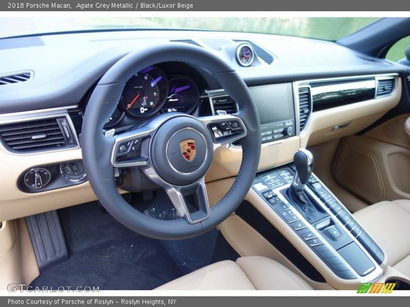 Agate Grey Metallic / Black/Luxor Beige 2018 Porsche Macan