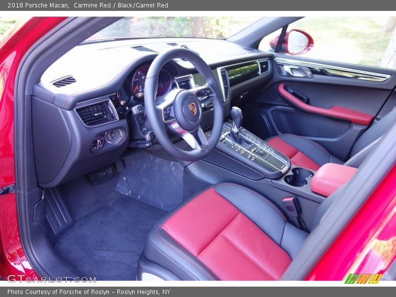 Carmine Red / Black/Garnet Red 2018 Porsche Macan