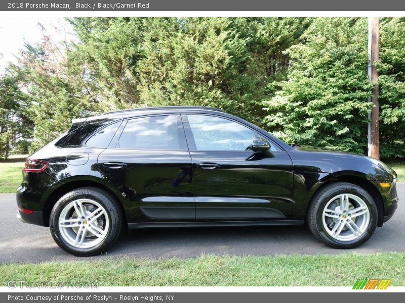 Black / Black/Garnet Red 2018 Porsche Macan