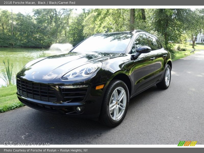Black / Black/Garnet Red 2018 Porsche Macan