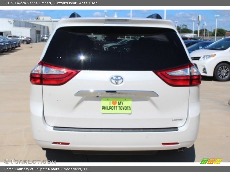 Blizzard Pearl White / Ash 2019 Toyota Sienna Limited