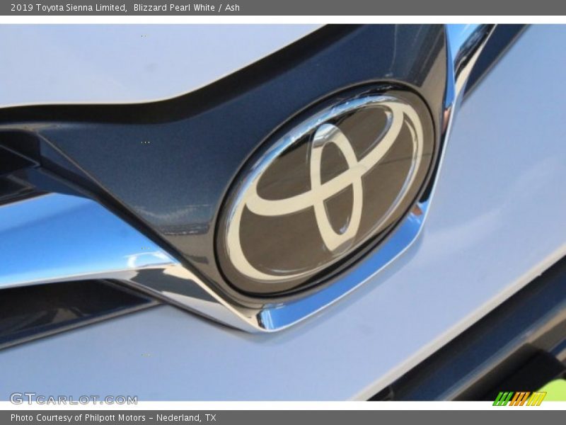 Blizzard Pearl White / Ash 2019 Toyota Sienna Limited
