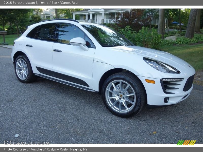 White / Black/Garnet Red 2018 Porsche Macan S