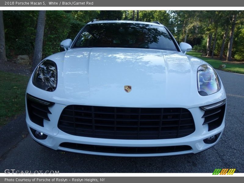 White / Black/Garnet Red 2018 Porsche Macan S