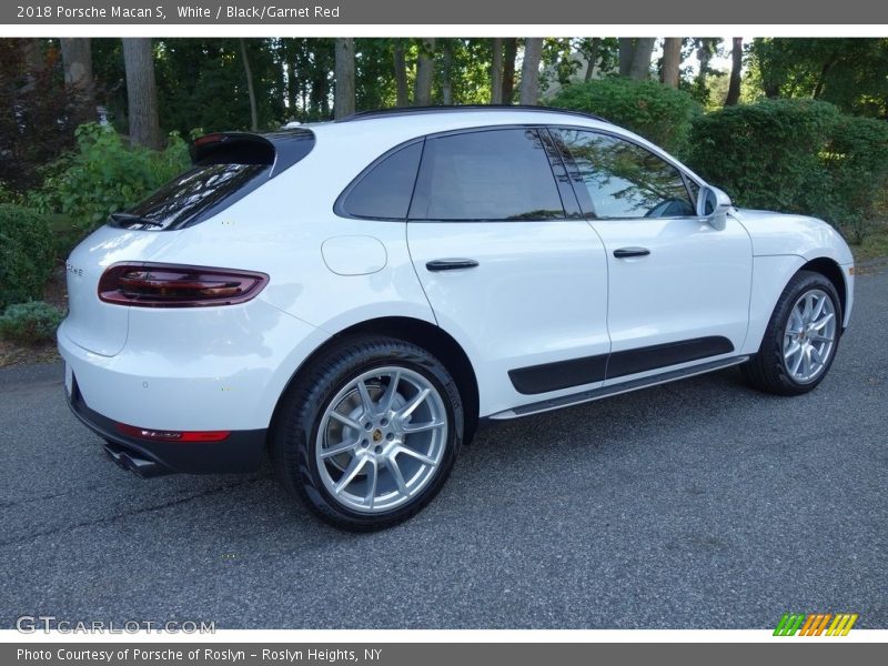 White / Black/Garnet Red 2018 Porsche Macan S