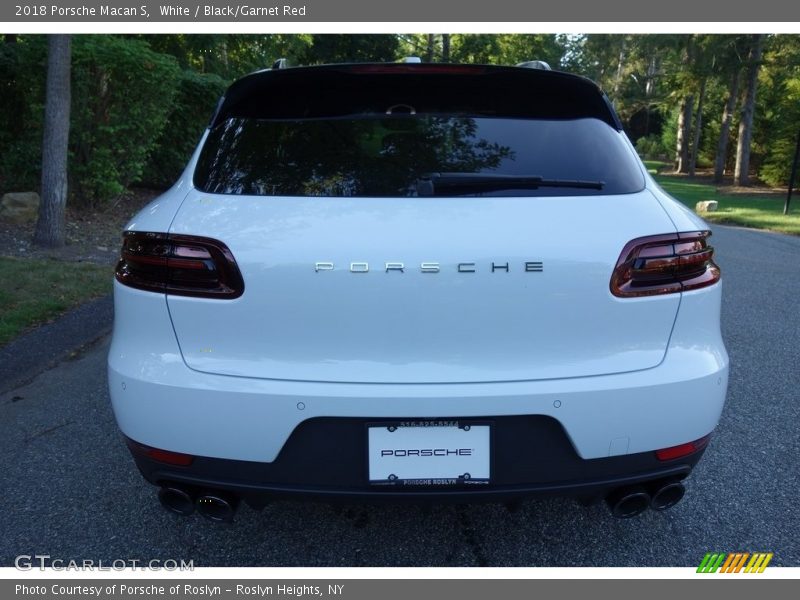 White / Black/Garnet Red 2018 Porsche Macan S